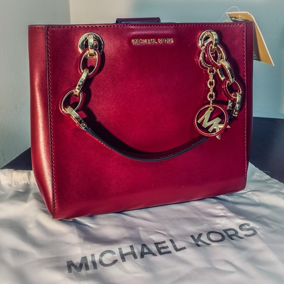 Gorgeous lipstick red Original Michael Kors bag-gold hardware - Picture 2 of 3